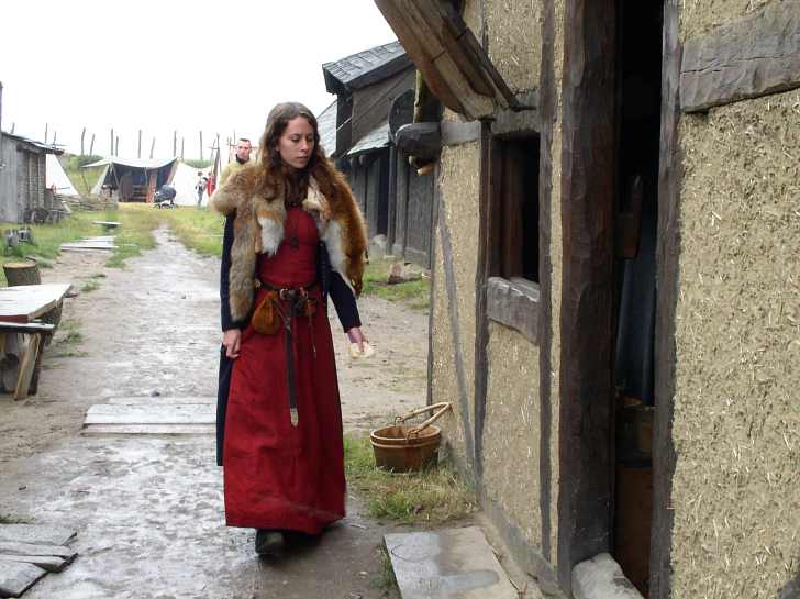 Kvinde i Foteviken Vikingereservat